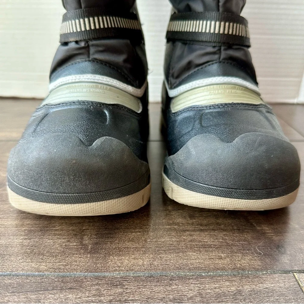 KEEN Kids Snow Troll Waterproof Insulated Winter Boots - Size 2 - Black Silver